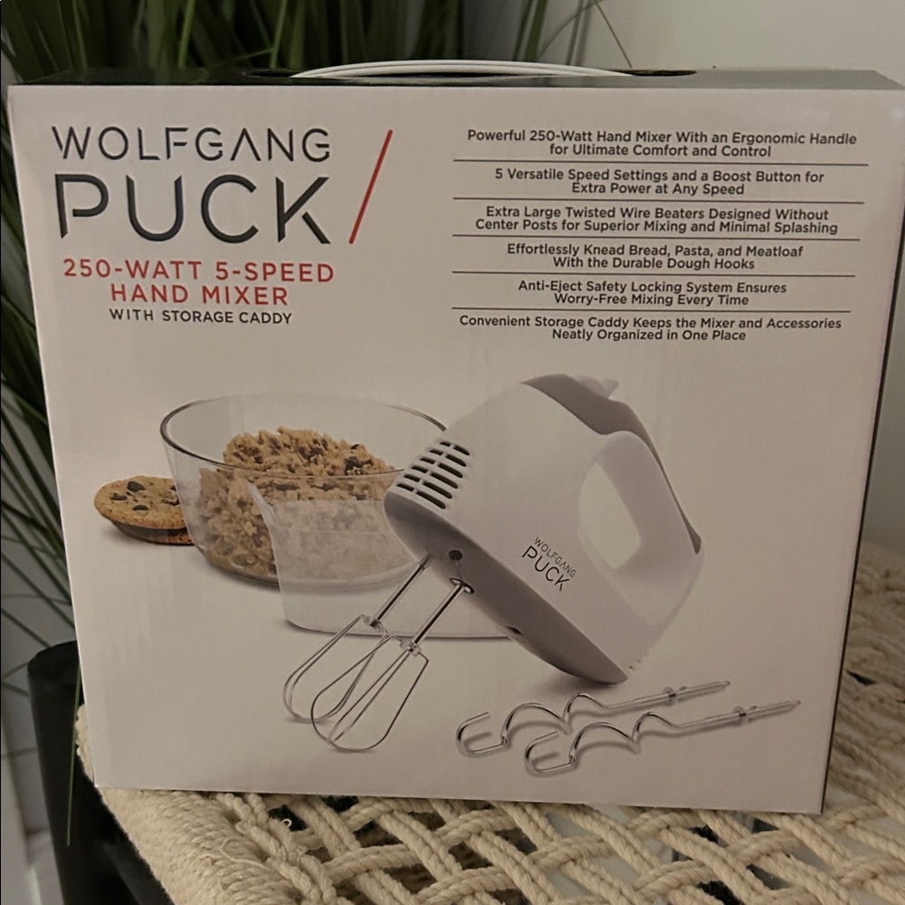 NWT Wolfgang Puck White 250-Watt Hand Mixer with Storage Caddy